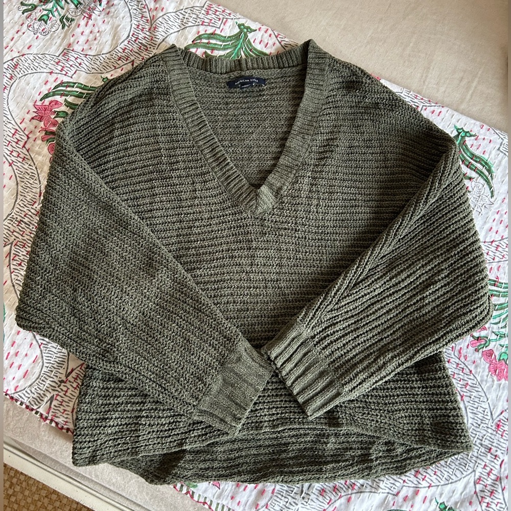 American Eagle V Neck Sweater